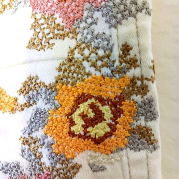 Y2K Capris Women's Sz 3 Ivory Cross Stitch Hand Enbroidered Floral Boho Festival - Picture 12 of 16